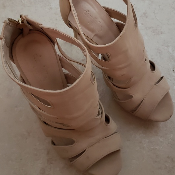 Women's Shoes - Picture 4 of 5